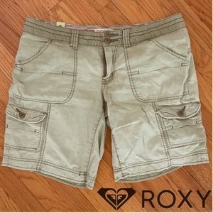 Vintage green Roxy cargo shorts - Size 7 (Juniors)